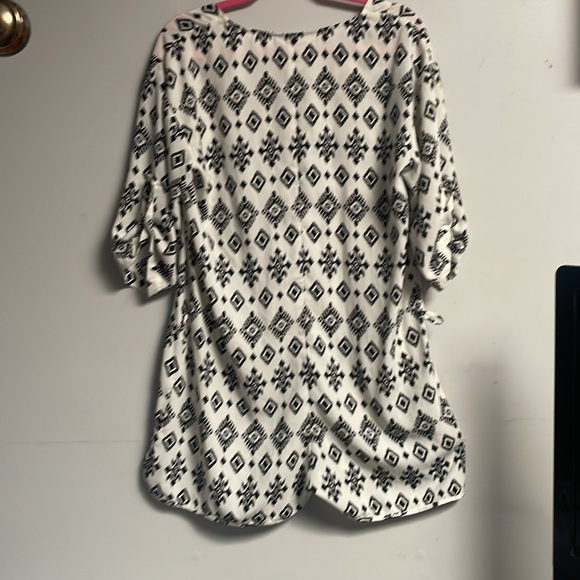 Women’s Glam Black & White Romper • Gorgeous • Aztec Print • Size Medium - Picture 6 of 11